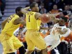  Illinois' Tracy Abrams passes around Minnesota's Andre Hollins (1) and Trevor Mbakwe (32) during the second half of an NCAA college basketball game at the Big Ten tournament Thursday, March 14, 2013, in Chicago. 