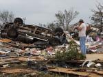 tornado damage in Oklahoma