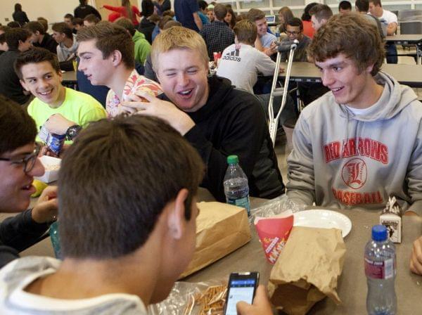 kids at school eating lunch