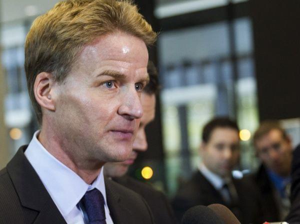 U.S. Attorney Zachary Fardon on Monday announced a new federal violent-crimes unit that will use federal statutes to address Chicago's gang and gun problem.