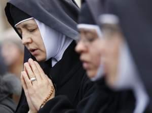 Nuns during pope's last noon prayer 