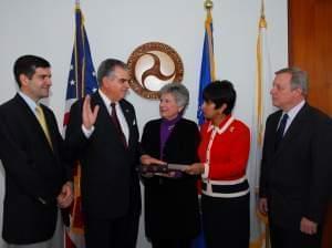 Ray LaHood being sworn in as Transportation Secretary January 23, 2009