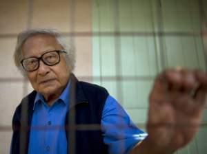 Win Tin, pictured at his Yangon home in 2013, was a prominent journalist who became Myanmar's longest-serving political prisoner after challenging military rule.