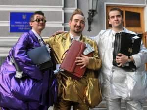 Fashion designer Oleksiy Zalevsky created "uniforms for the corrupt" during a symbolic fashion show in front of Ukraine's Health Protection Ministry in Kiev in 2009.