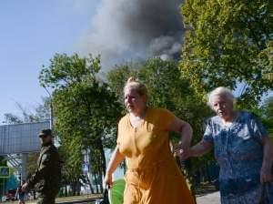 Women rush to avoid a shelling in Donestsk.