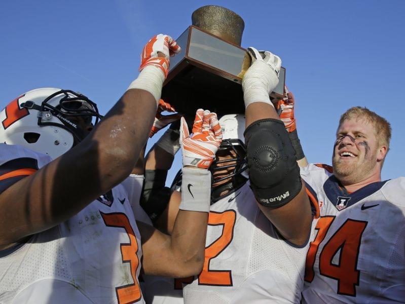 Illini players hold the Land of Lincoln Trophy after Saturday's 47-33 victory.