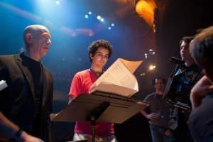 Director Damien Chazelle discusses a concert scene with actors J.K. Simmons (Fletcher) and Miles Teller (Andrew). 