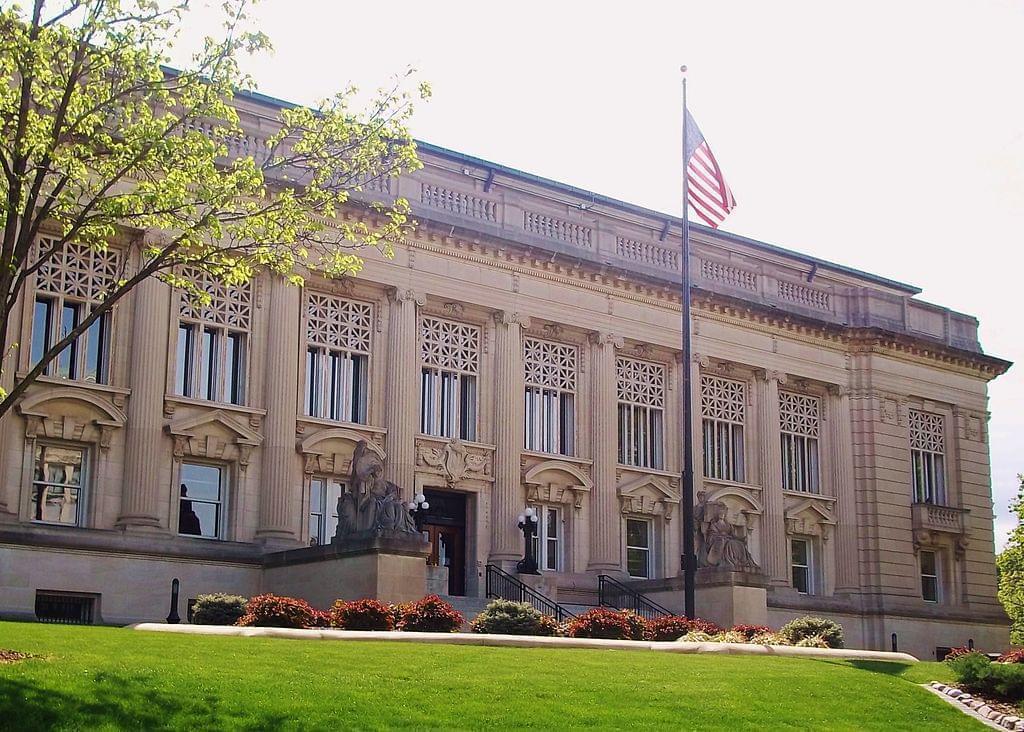 The outside of the building housing the Illinois Supreme Court