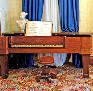 A piano played at Abraham Lincoln's wedding.