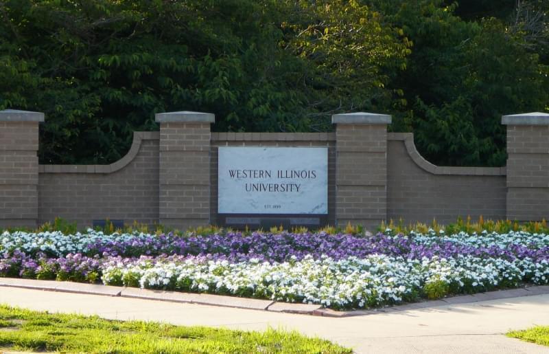 The entrance of Western Illinois University 