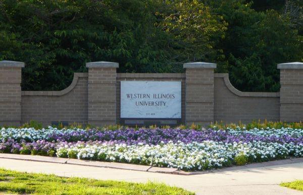 The entrance of Western Illinois University 