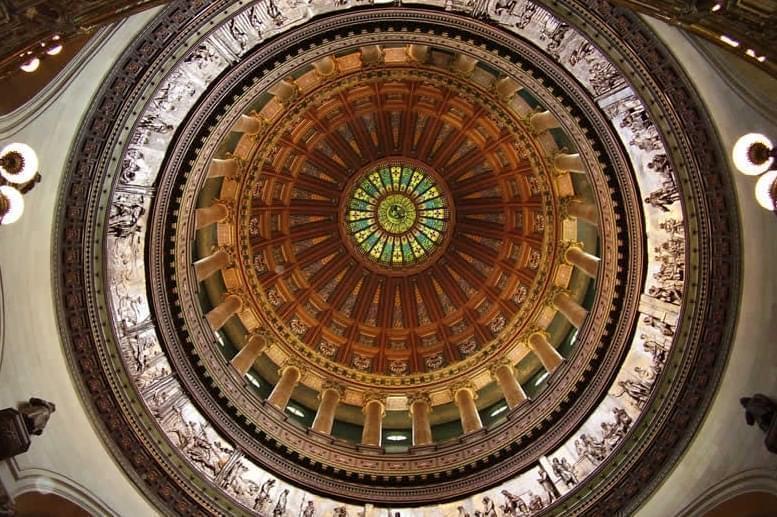 The rotunda dome of the Illinois State Capitol building in Sprignfield.
