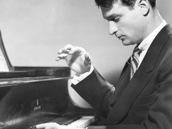 Photo of pianist William Kapell playing the piano