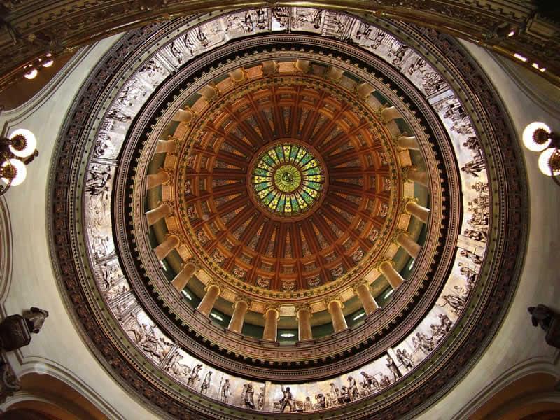 The Illinois State Capitol rotunda.