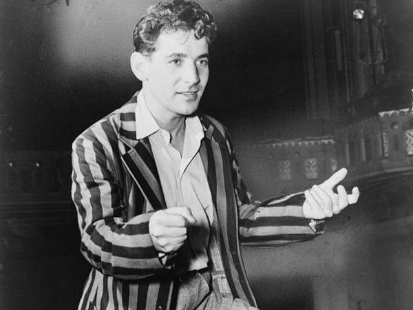 Bernstein conducting the New York City Symphony (1945)