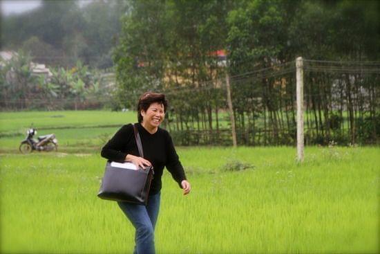 Le Ly Hayslip walking in a Vietnamese field