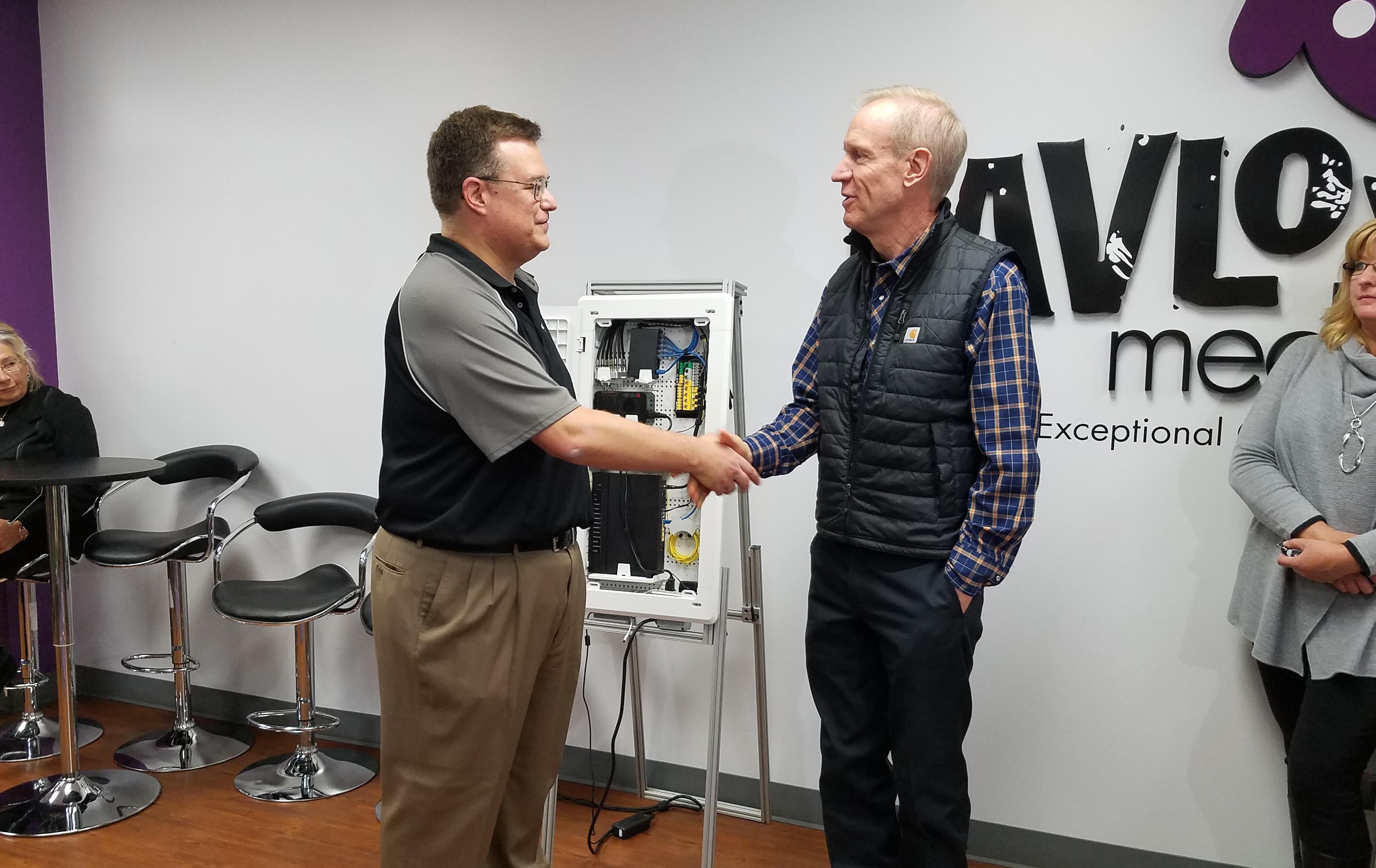 Pavlov Media CEO Mark Scifres and Gov. Bruce Rauner.