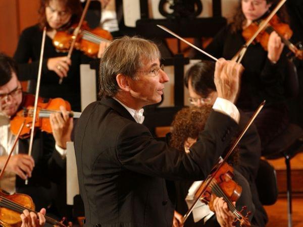 Michael Tilson Thomas conducting