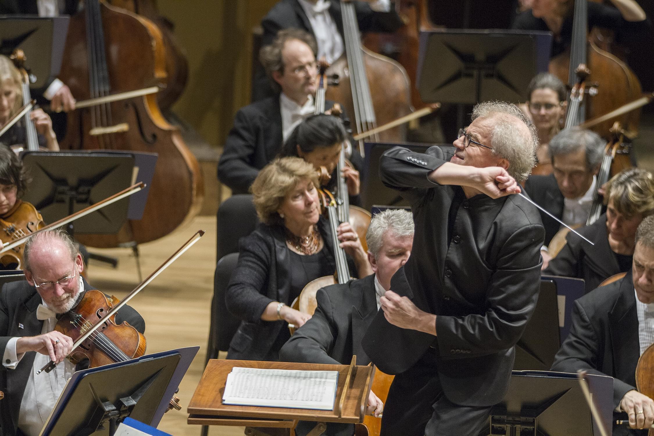 Osmo Vanska conducting the Minnesota Orchestra.