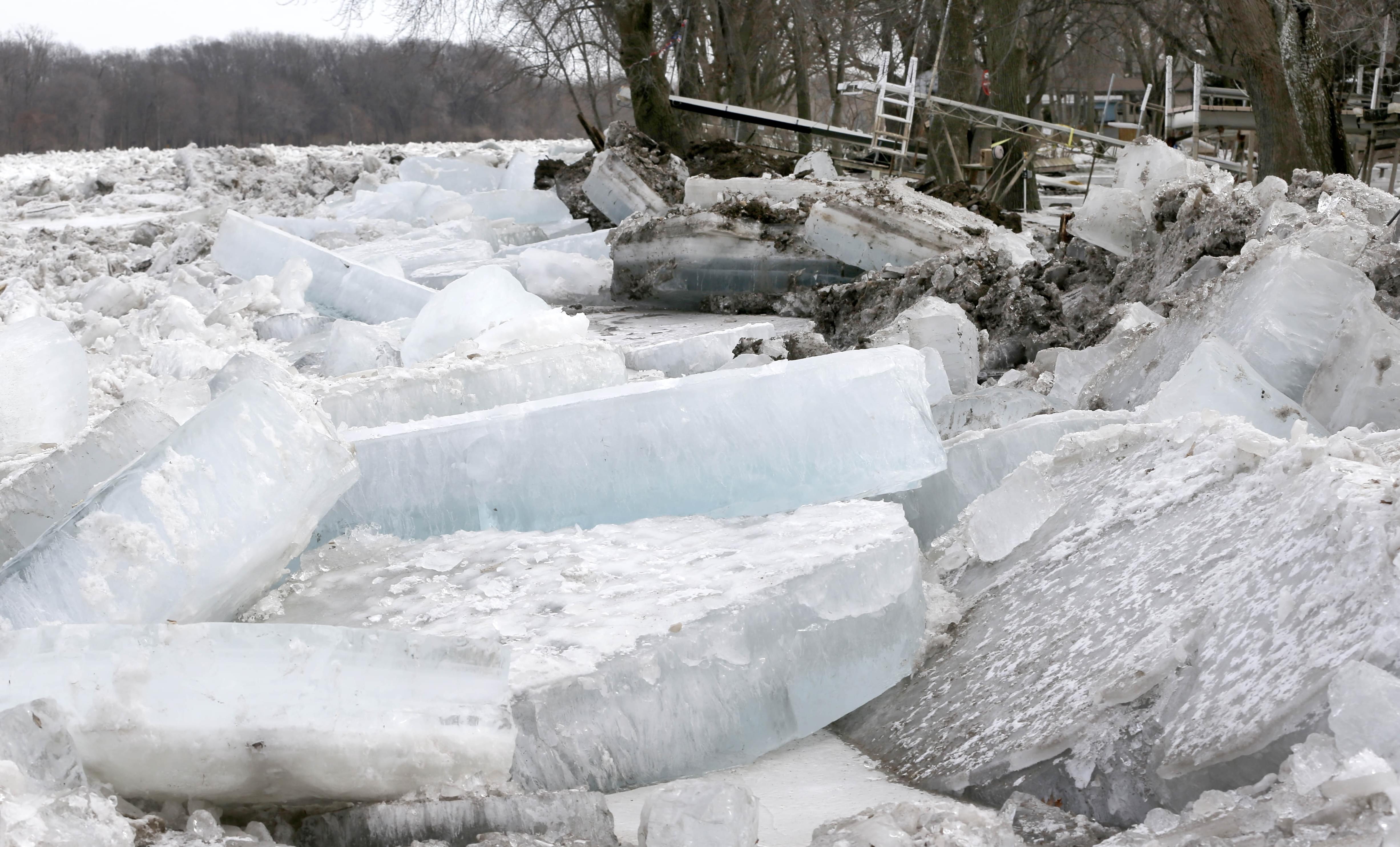 Large ice jams encroach on waterfront property along the Kankakee River at Wilmington in 2014. 