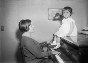 Brazilian pianist Guiomar Novaes playing piano for her daughter. 