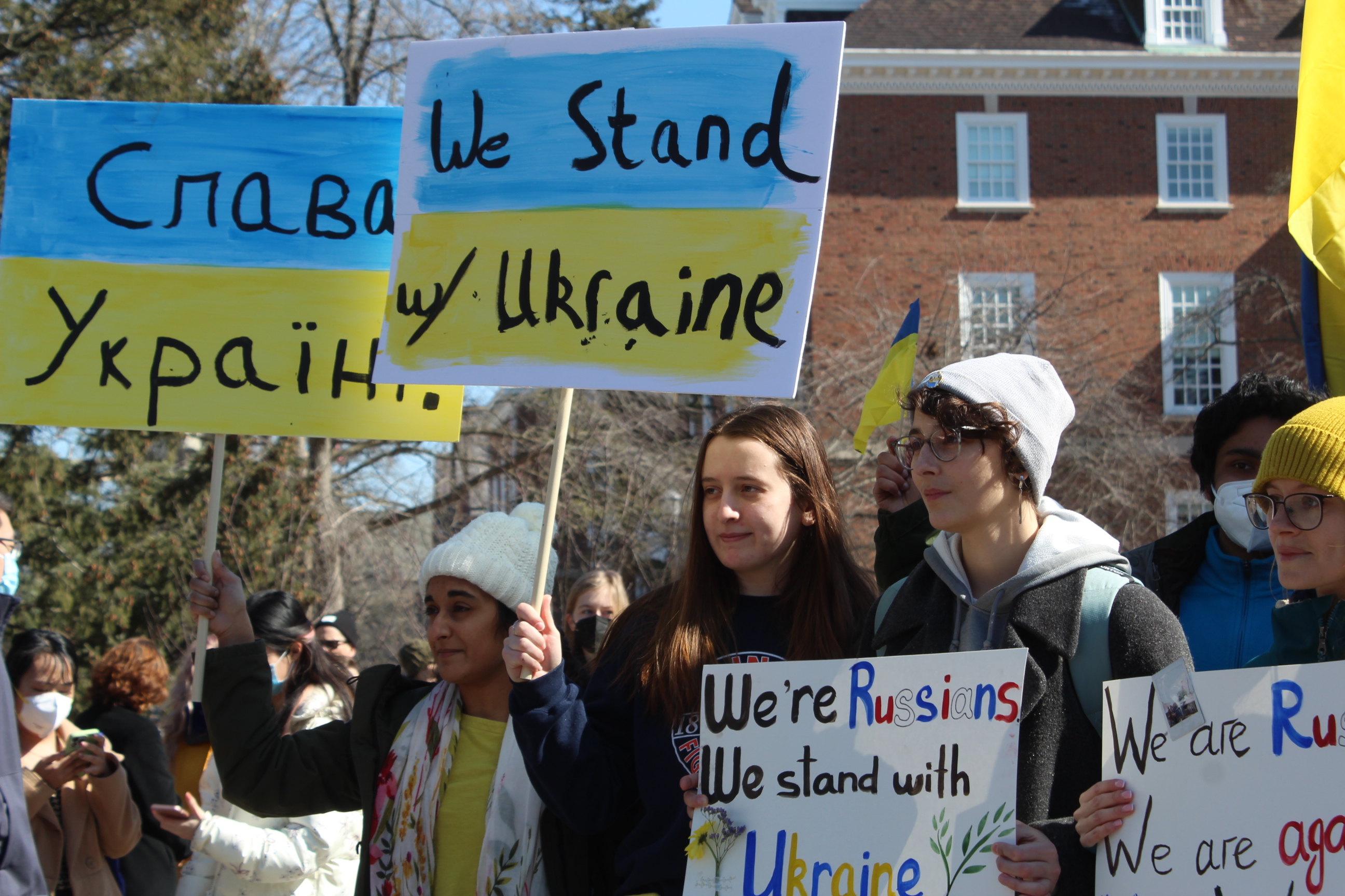University of Illinois students hold rally in support of Ukraine ...