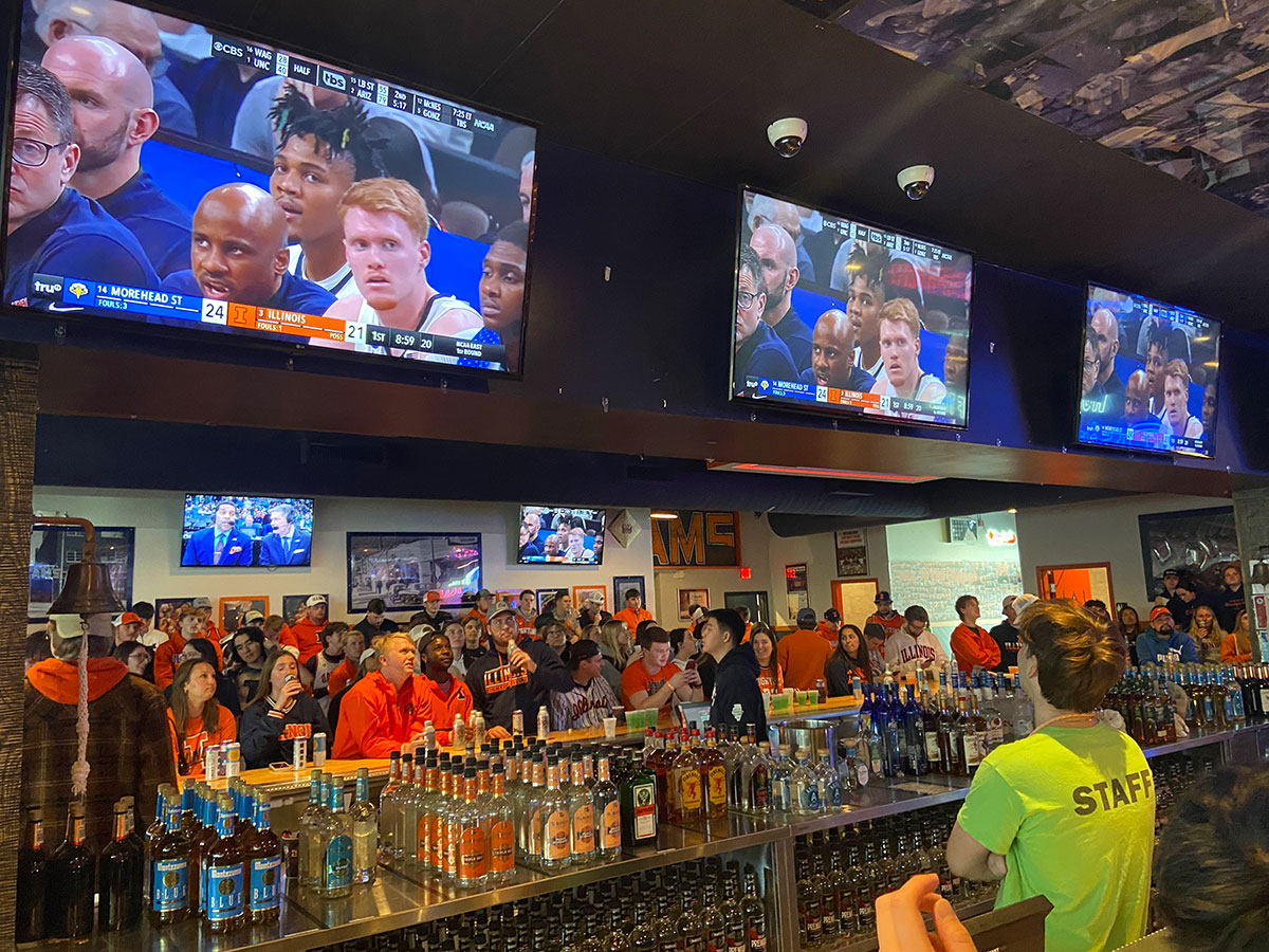 U of I students celebrate Illini men’s basketball win in NCAA