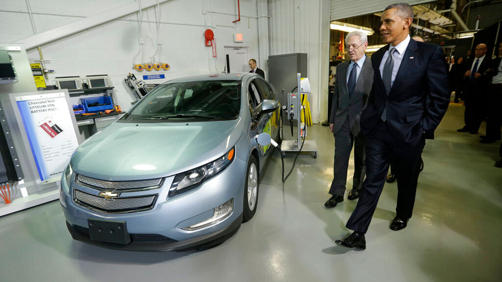 President Barack Obama and Joint Center for Energy Storage Research Director Dr. George Crabtree walk past a hybrid Chevy Volt vehicle used for testing during the president's tour of the Argonne National Laboratory in Argonne, Ill., Friday, March 15, 2013. Argonne is the first US science and engineering research national laboratory, and it remains on of the nation’s largest.