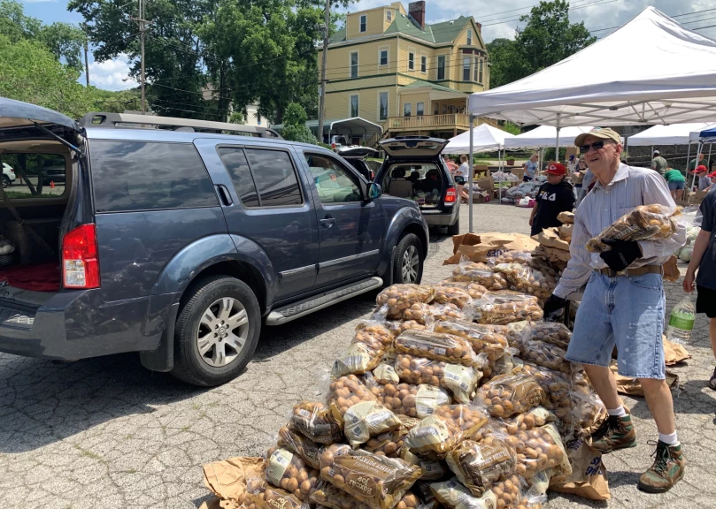 Volunteers load food into cars at the Franklin Center's Food Pantry. Many people who come to the Kansas City, Kansas pantry are either ineligible for SNAP or find the application process too difficult. 
